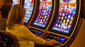 Antarmuka Mesin Arcade semar jitu77 menampilkan gulungan permainan dengan tema arcade klasik